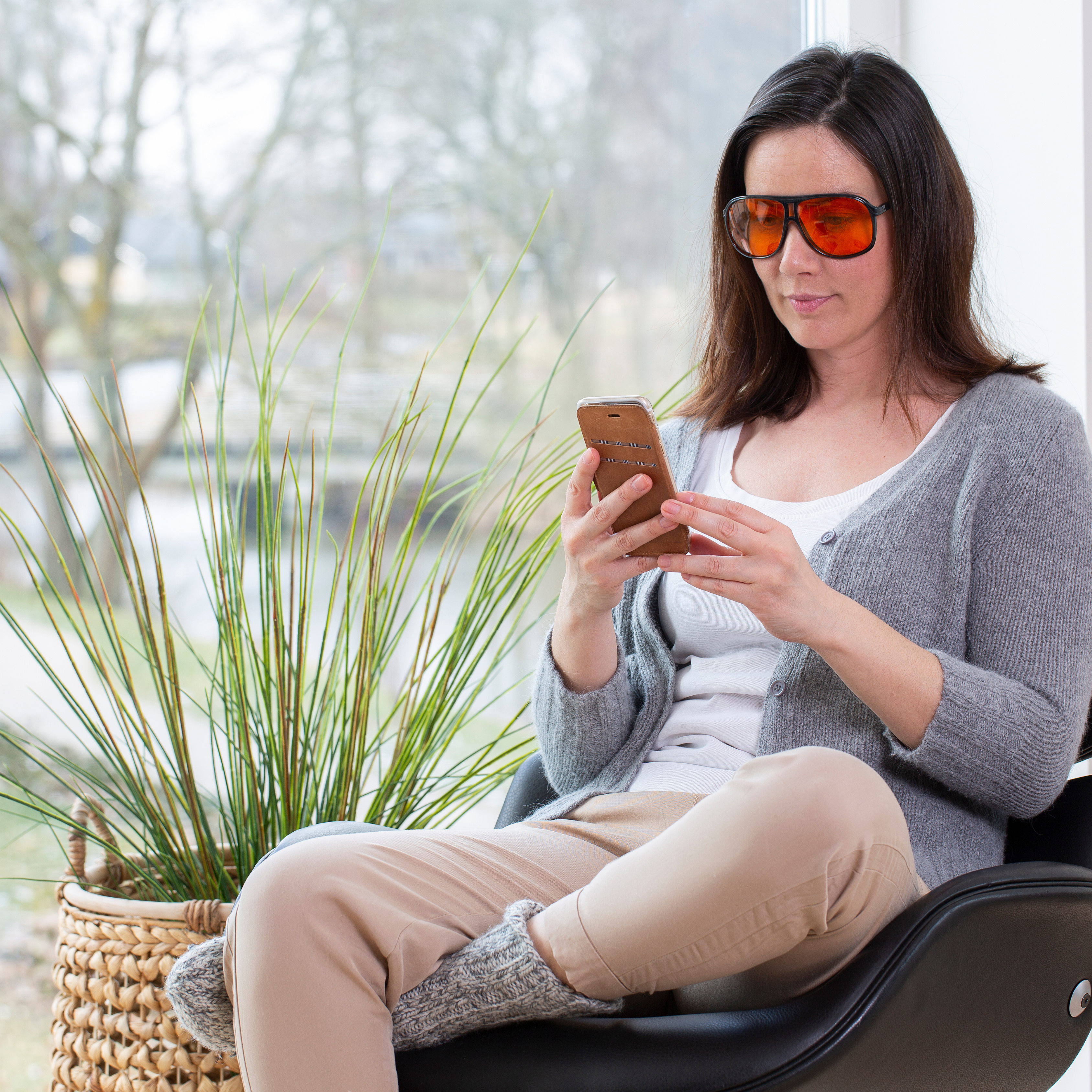 MelaMedic® BERN II – lengvi medicininiai mėlynos šviesos blokavimo akiniai kokybiškam miegui ir ramiam vakarui