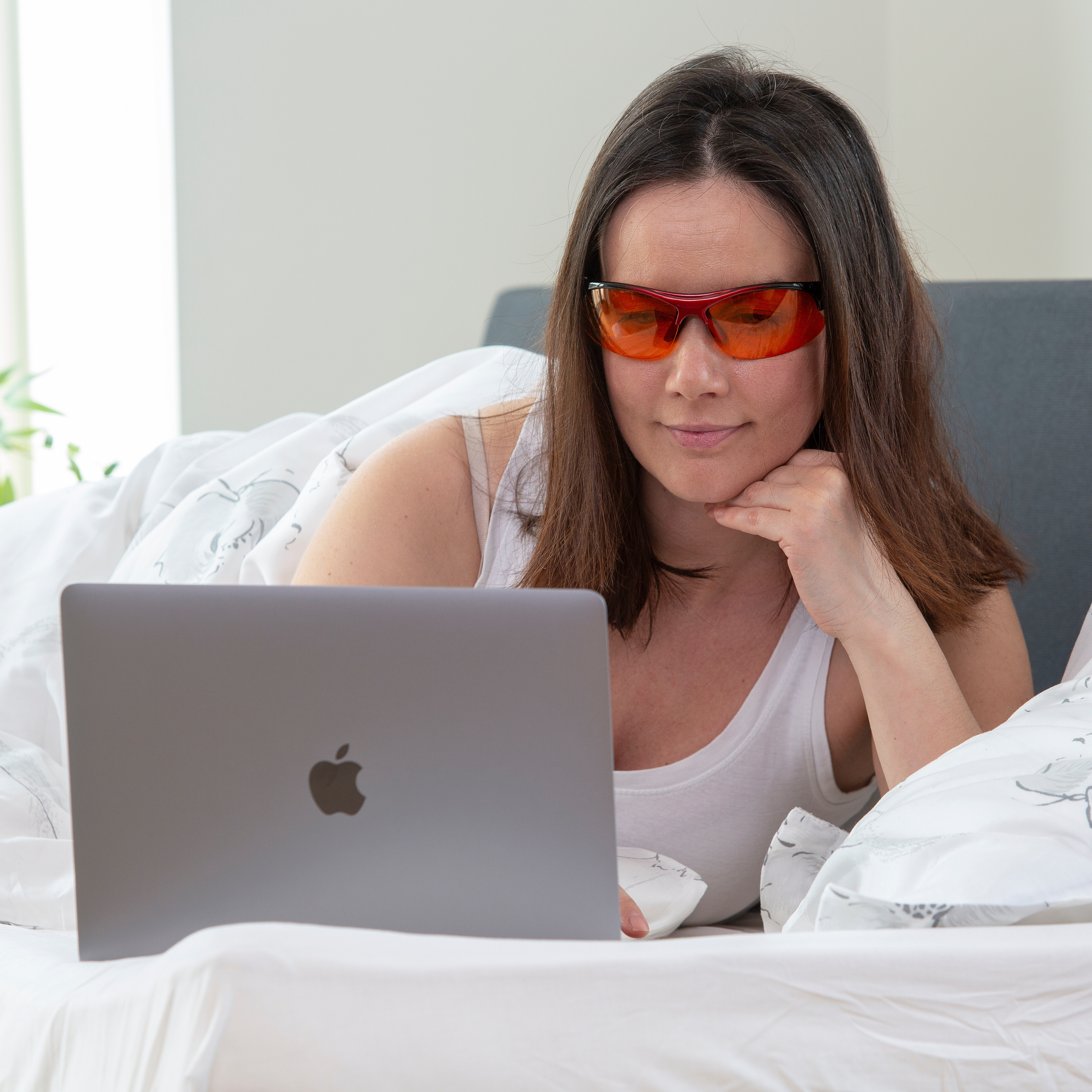 MelaMedic® BERLIN – medicininiai mėlynos šviesos blokavimo akiniai vakaro ramybei ir natūraliam melatoninui