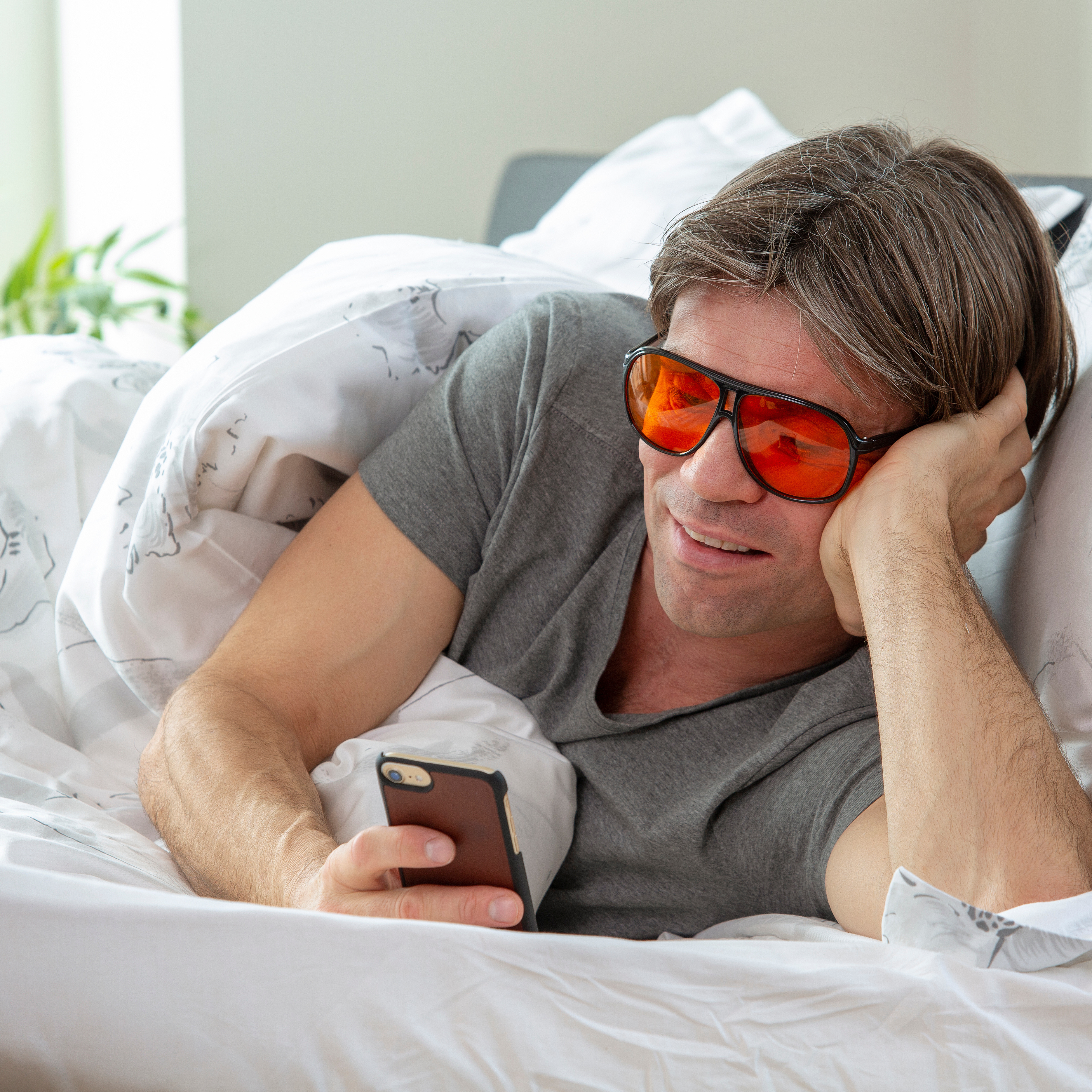 MelaMedic® BERN II – lengvi medicininiai mėlynos šviesos blokavimo akiniai kokybiškam miegui ir ramiam vakarui