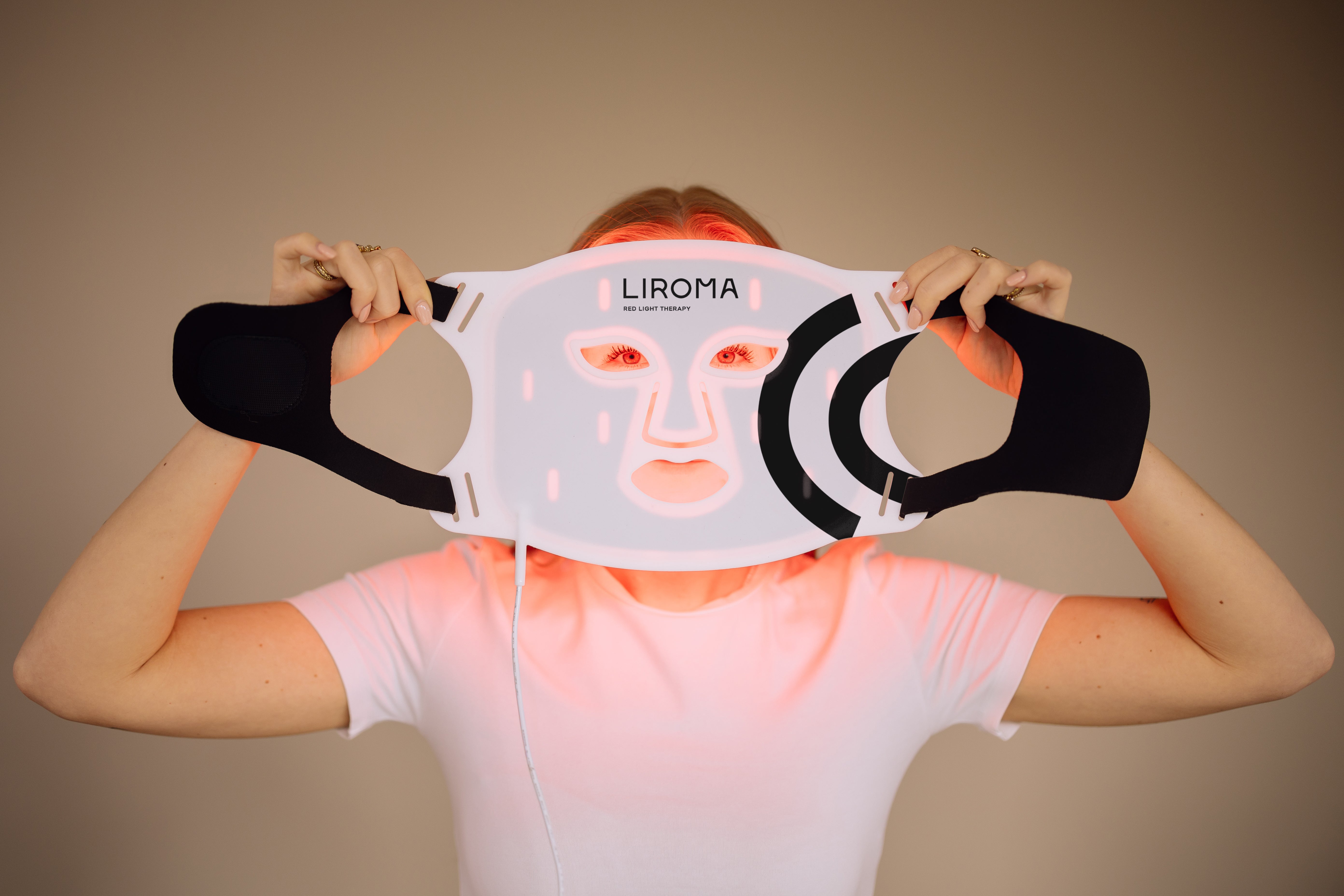 LIROMA® LED terapeitiskā sarkanās gaismas un tuvā infrasarkanā starojuma sejas, kakla un dekoltē maska