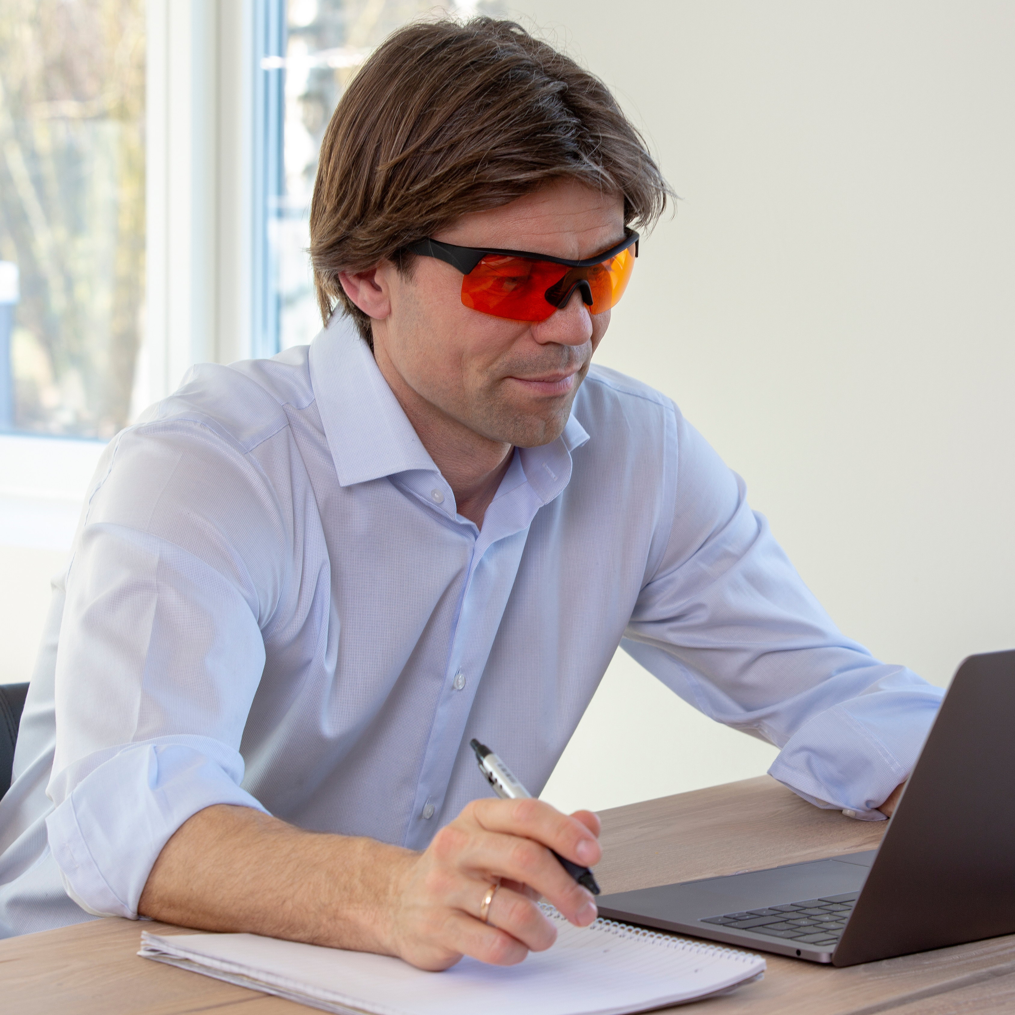 MelaMedic® Brussels – medicininiai mėlynos šviesos blokavimo akiniai vakariniam nusiraminimui ir geresniam miegui