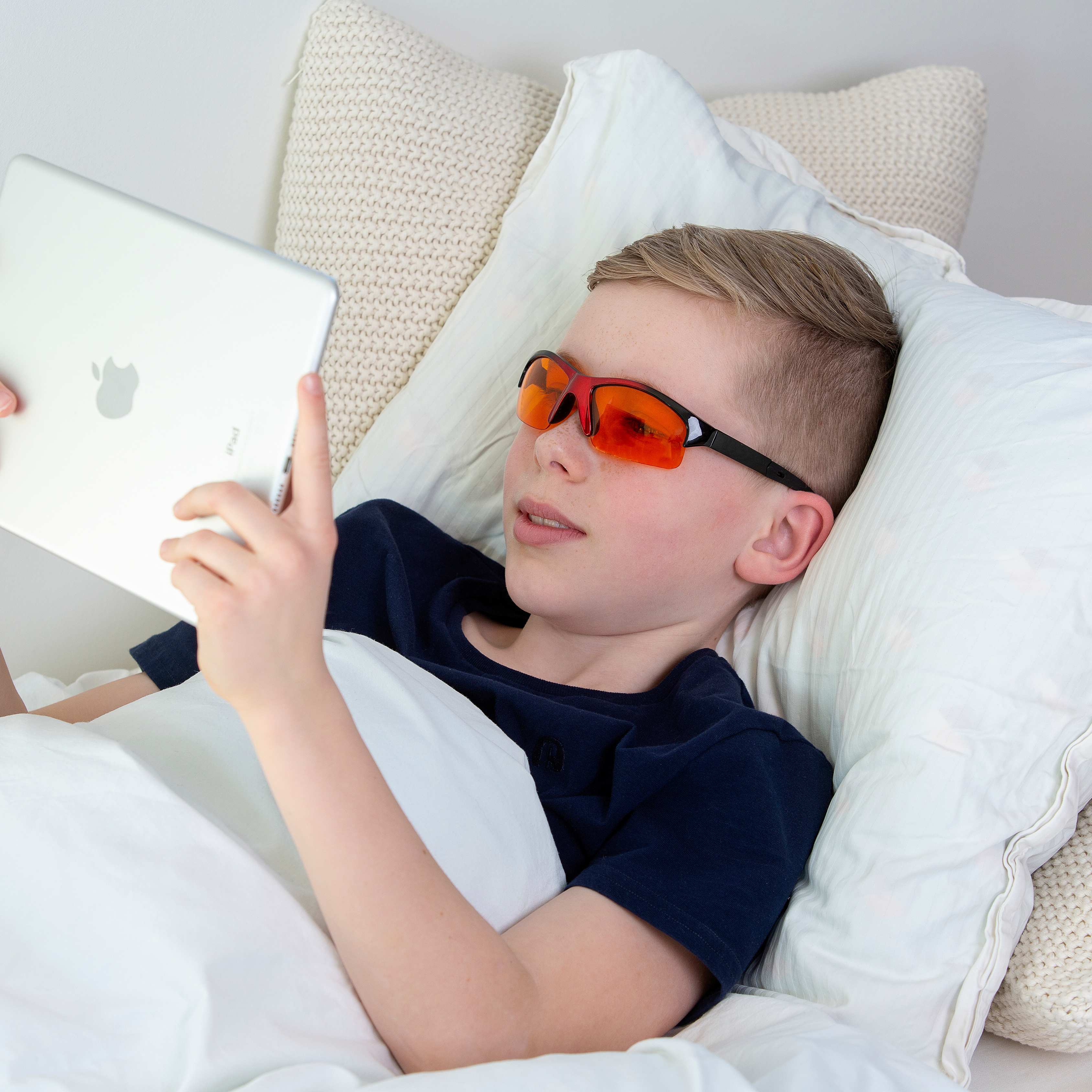 MelaMedic® COPENHAGEN III – medicininiai mėlynos šviesos blokavimo akiniai vaikams (6–11 m.) sveikam miegui ir ramiam vakarui