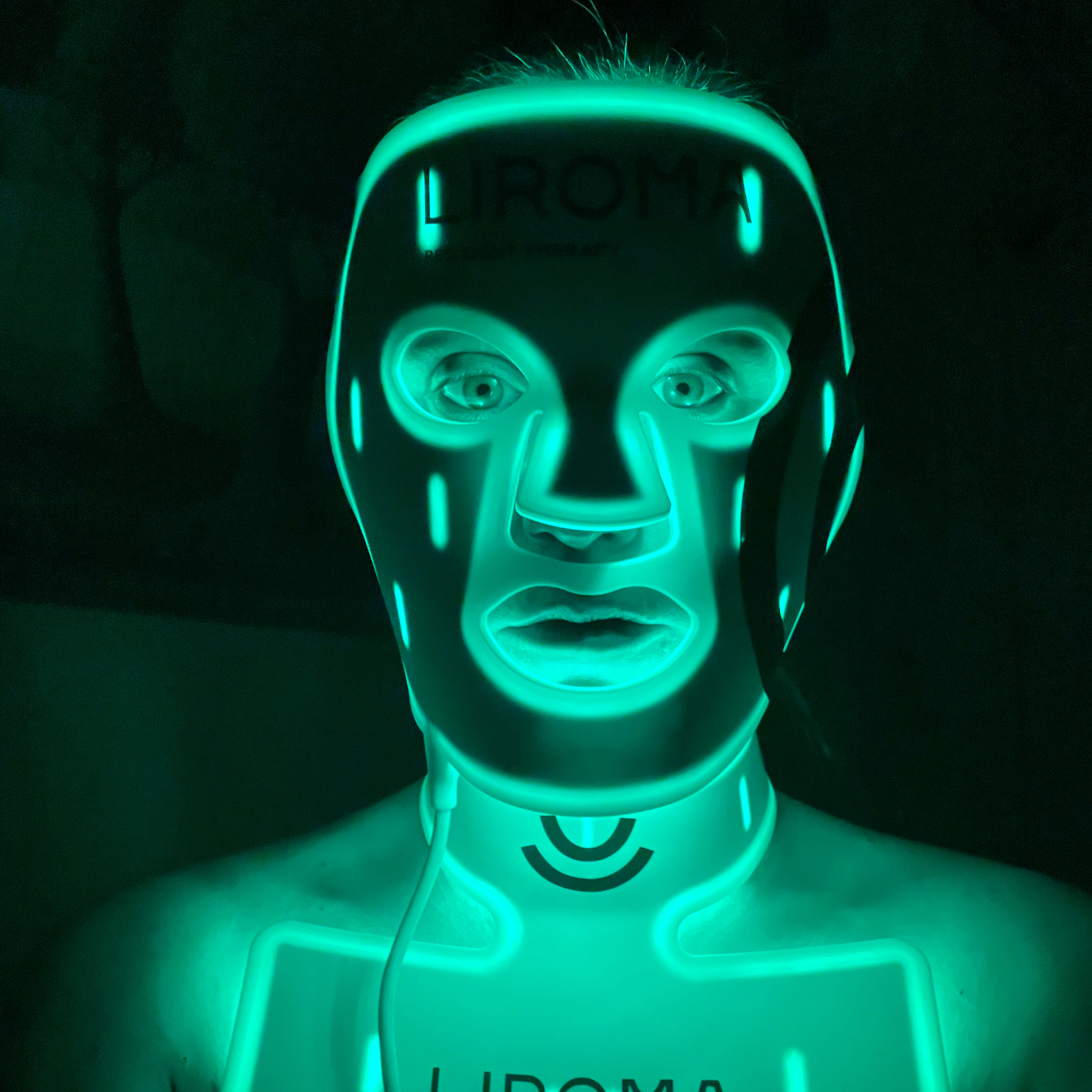 LIROMA® LED terapeitiskā sarkanās gaismas un tuvā infrasarkanā starojuma sejas, kakla un dekoltē maska
