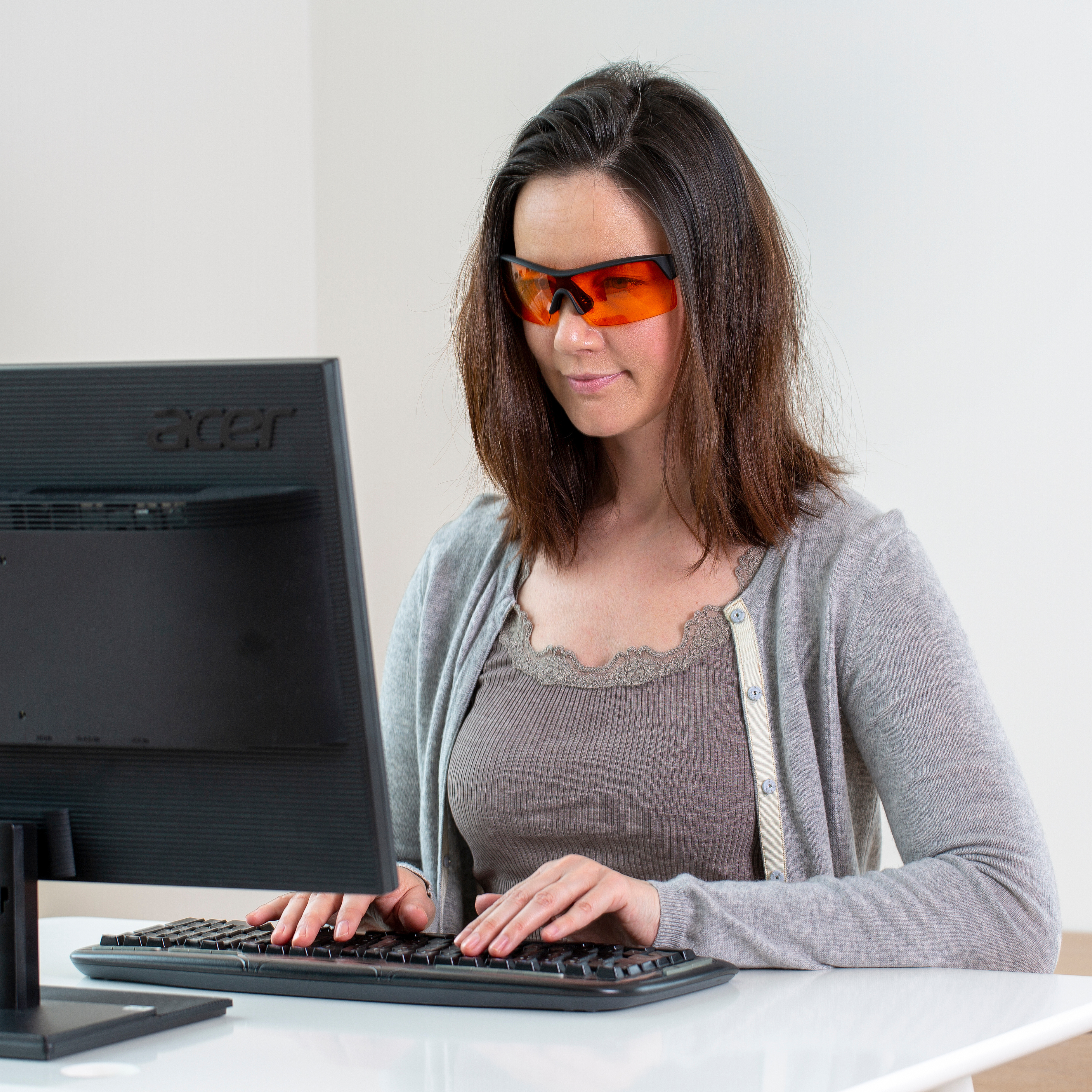 MelaMedic® Brussels – medicininiai mėlynos šviesos blokavimo akiniai vakariniam nusiraminimui ir geresniam miegui