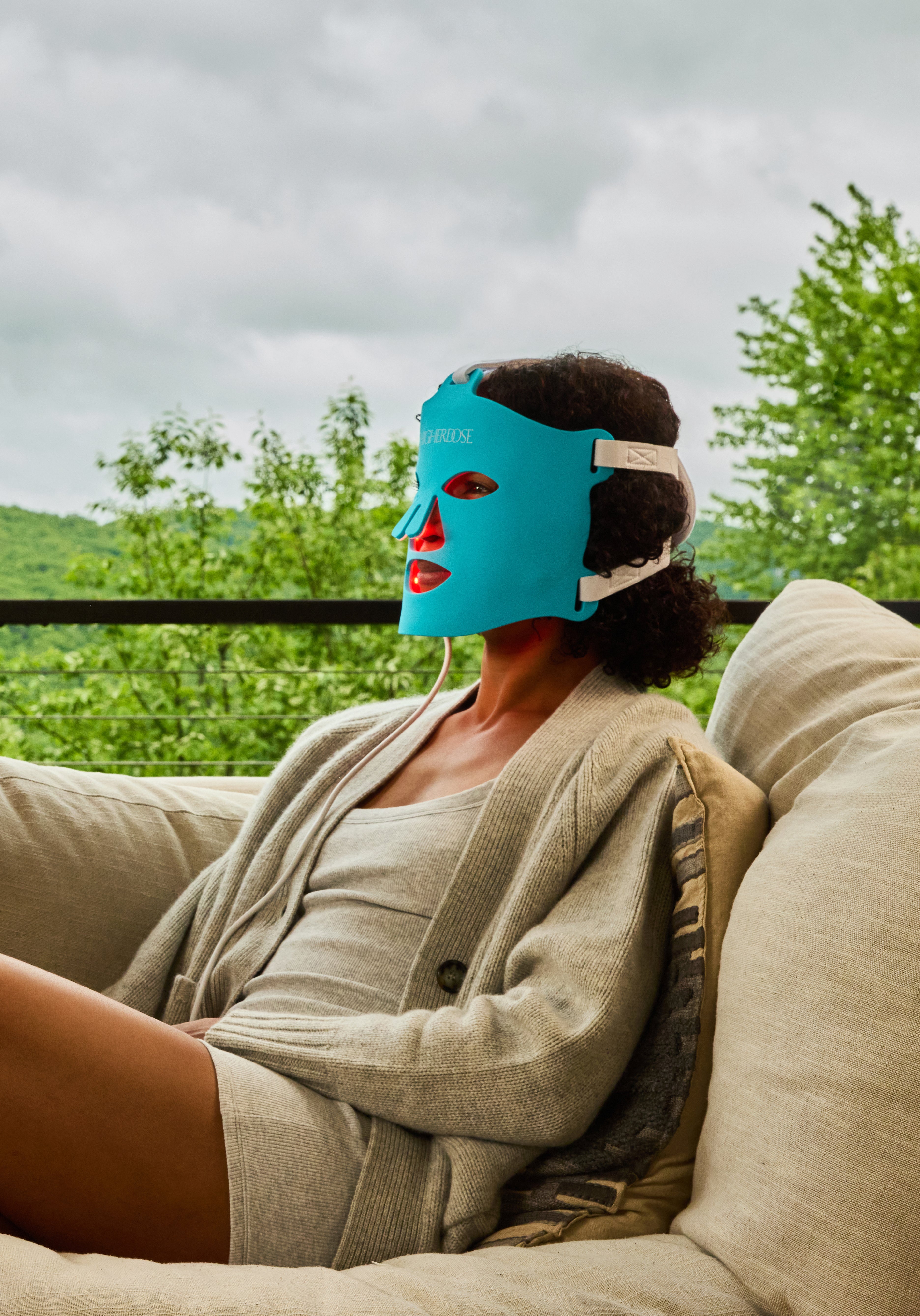 HigherDOSE® raudonos ir artimosios infraraudonosios šviesos terapijos kaukė veido odai