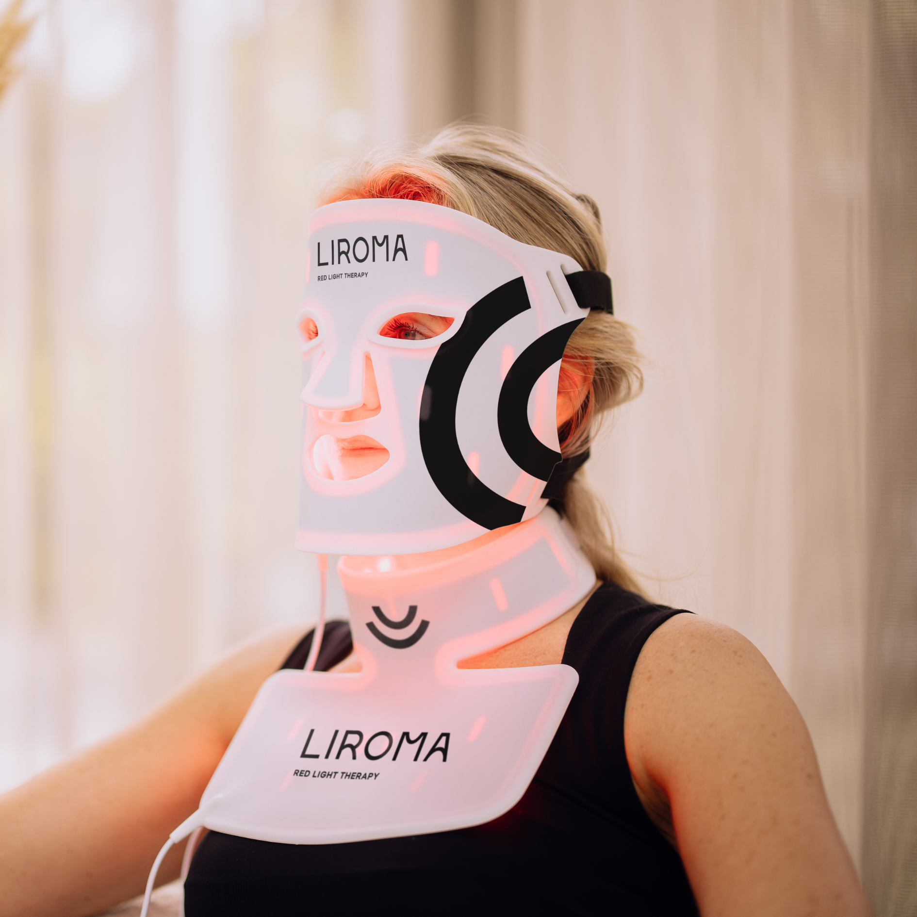 LIROMA® LED terapeitiskā sarkanās gaismas un tuvā infrasarkanā starojuma sejas, kakla un dekoltē maska